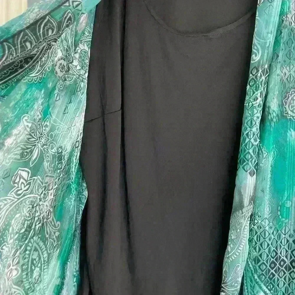 Rebecca Malone Plus Size-3X Green Paisley Shear Top Over Built In Tank Top - Picture 4 of 5